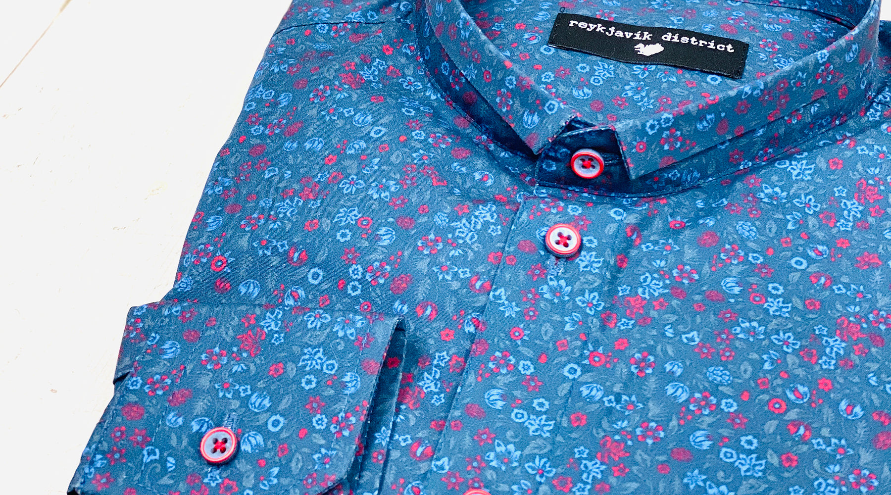 Kuviolliset kauluspaidat