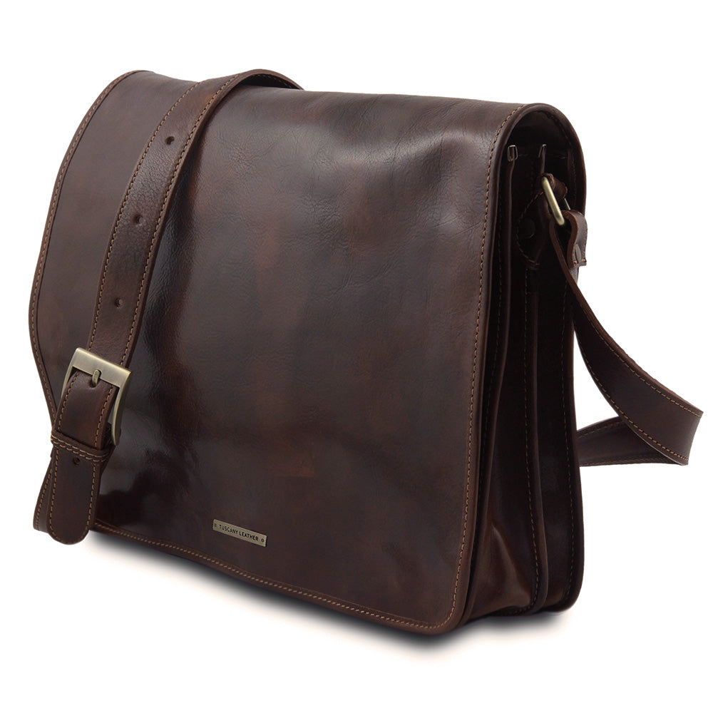 Stor messengerläderväska mörkbrun 15,6"⎪ Tuscany Leather