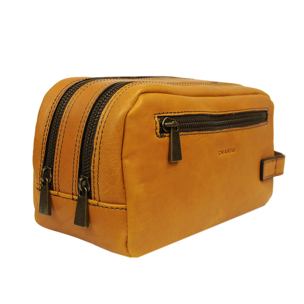 Okrankeltainen nahkainen toilettilaukku ⎪ Old Tuscany ⎪ Chiarugi