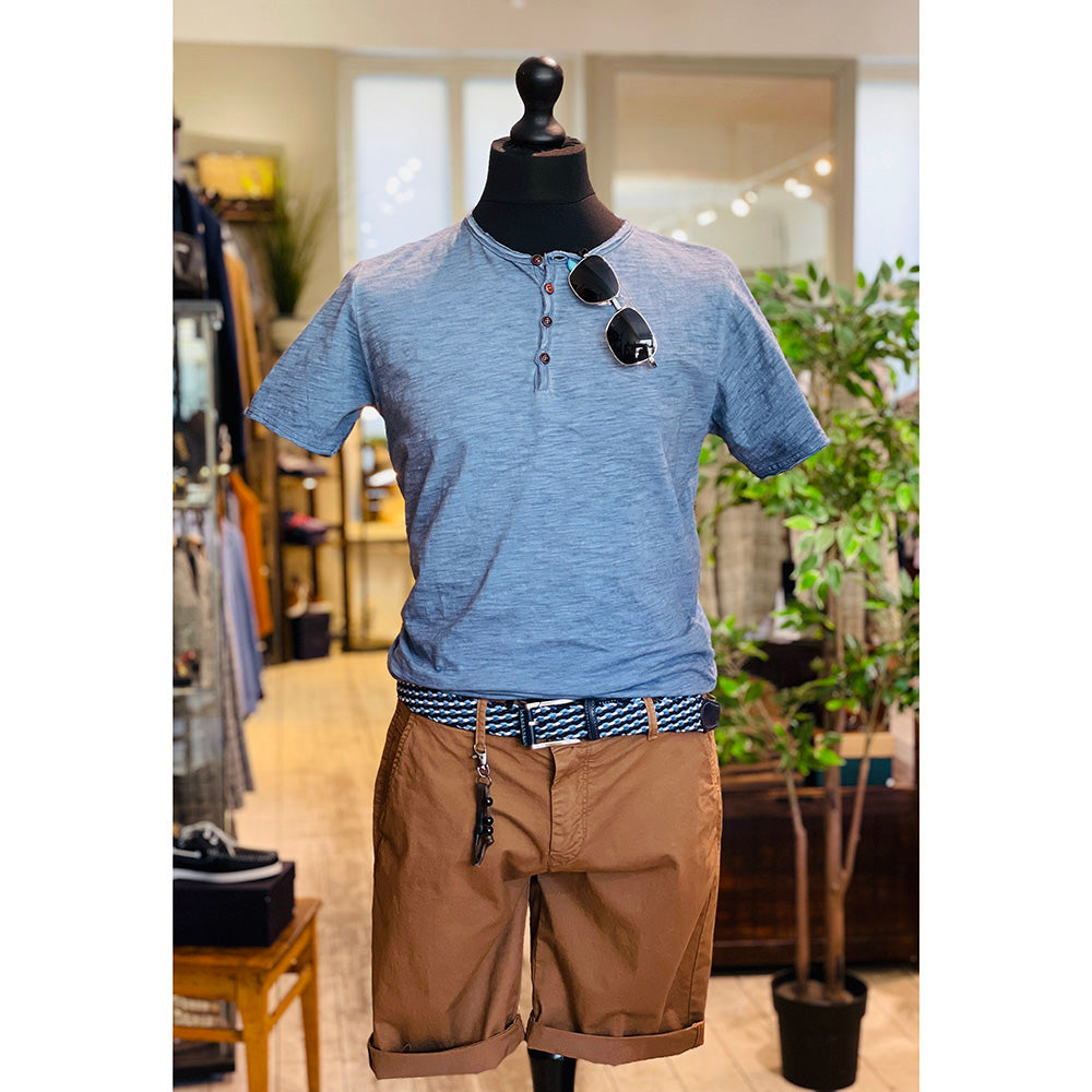 Sininen t-paita napeilla⎪ Circus Red