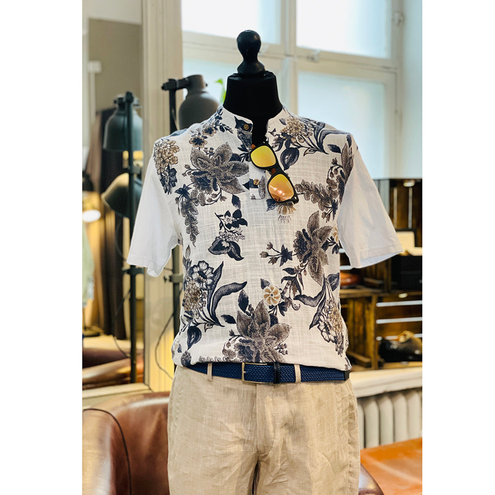 Weißes T-Shirt mit dunkelblauem Muster ⎪ Circus Red