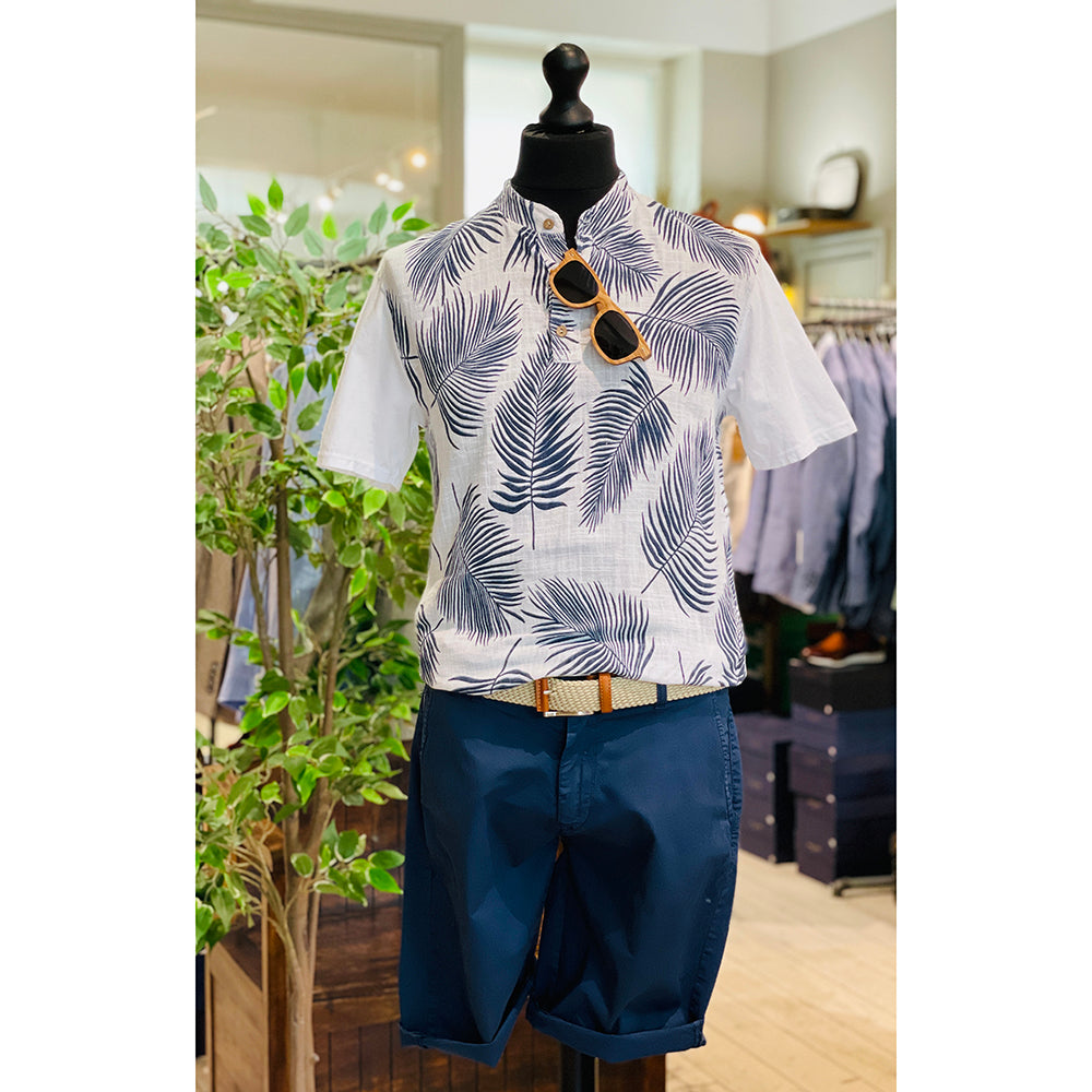Weißes T-Shirt mit dunkelblauem Muster ⎪ Circus Red