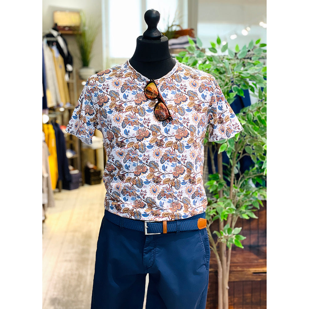 Valkoinen t-paita värikkäällä kuviolla ⎪ Arielli ⎪ Circus Red