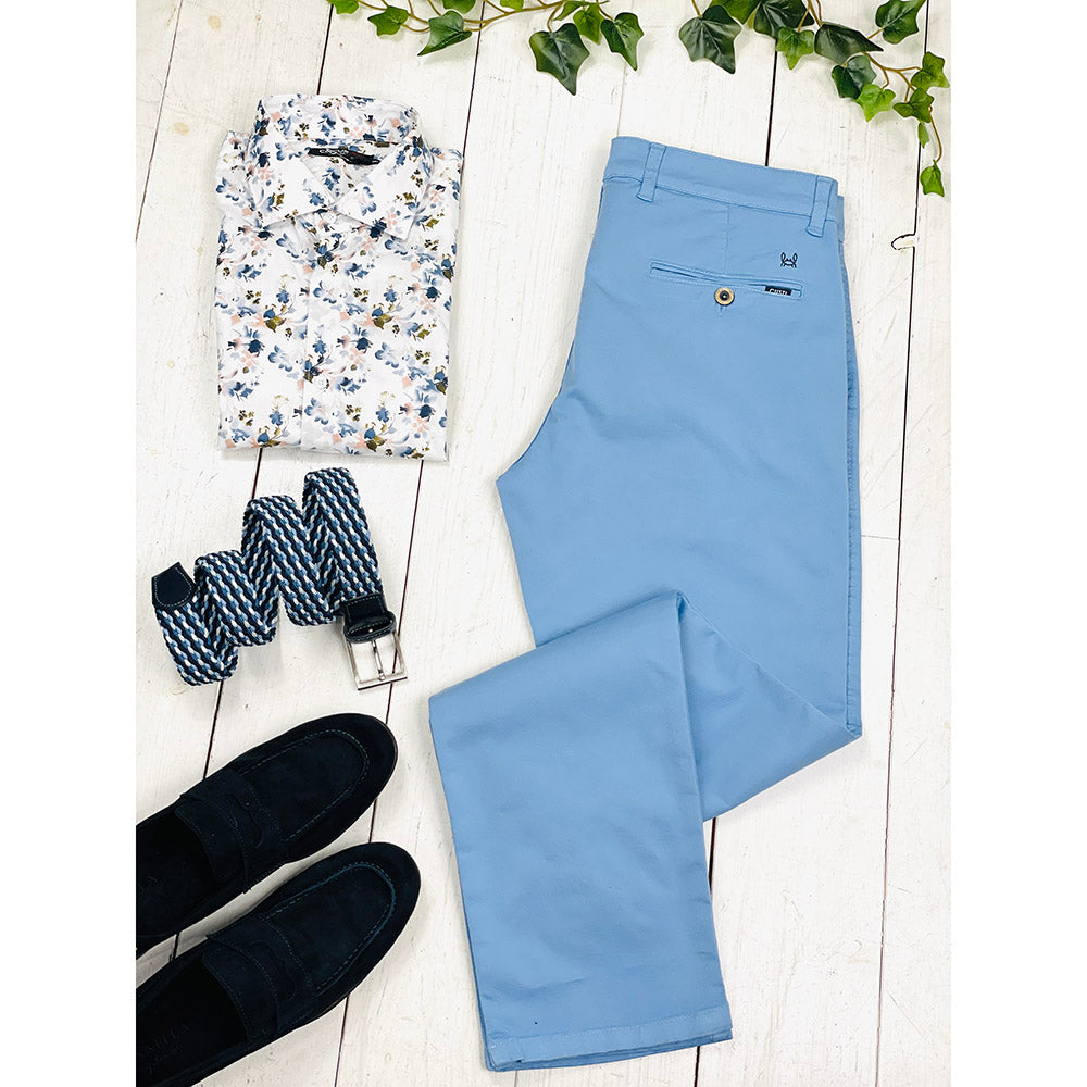 Vaaleansiniset housut ⎪ Andres Chinos ⎪C. Mikelo