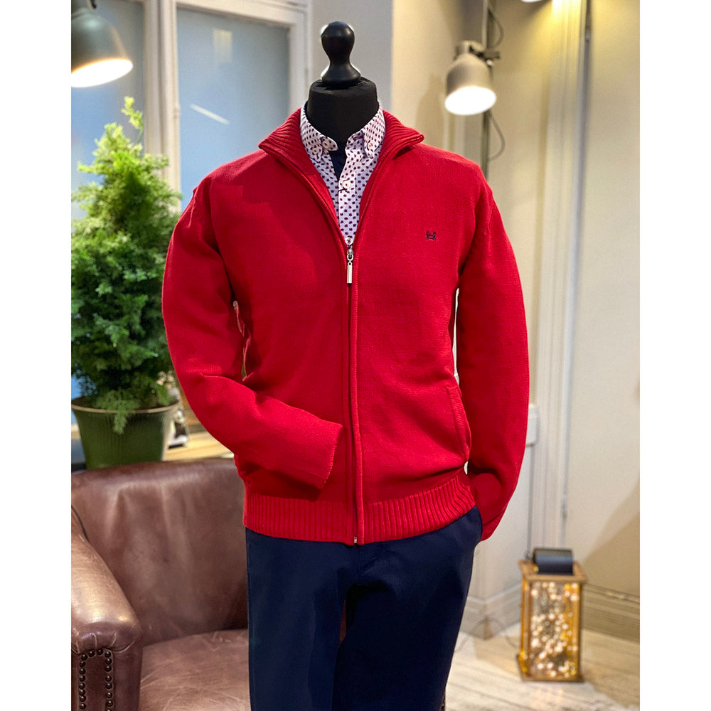 Rote Strickjacke mit Reißverschluss ⎪ Manuel ⎪C. Mikelo
