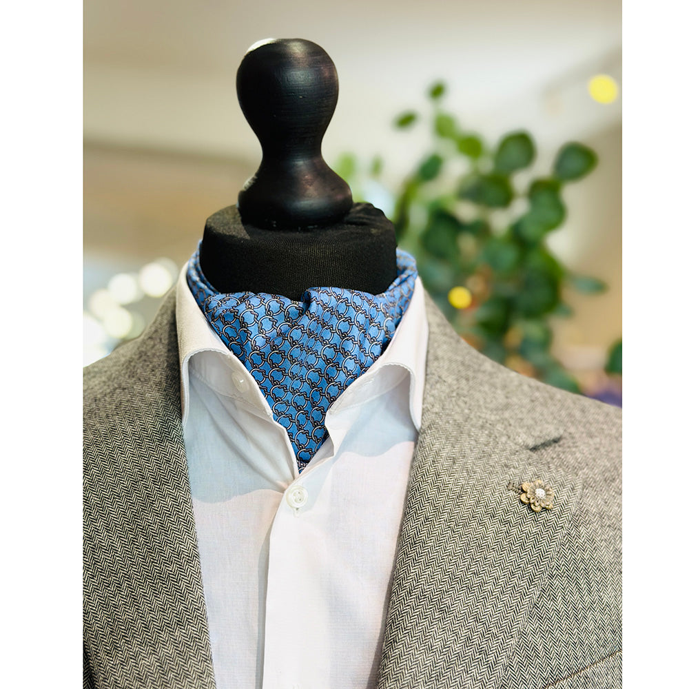Vaaleansininen ascot-huivi kuviolla⎪Giorgio Redaelli
