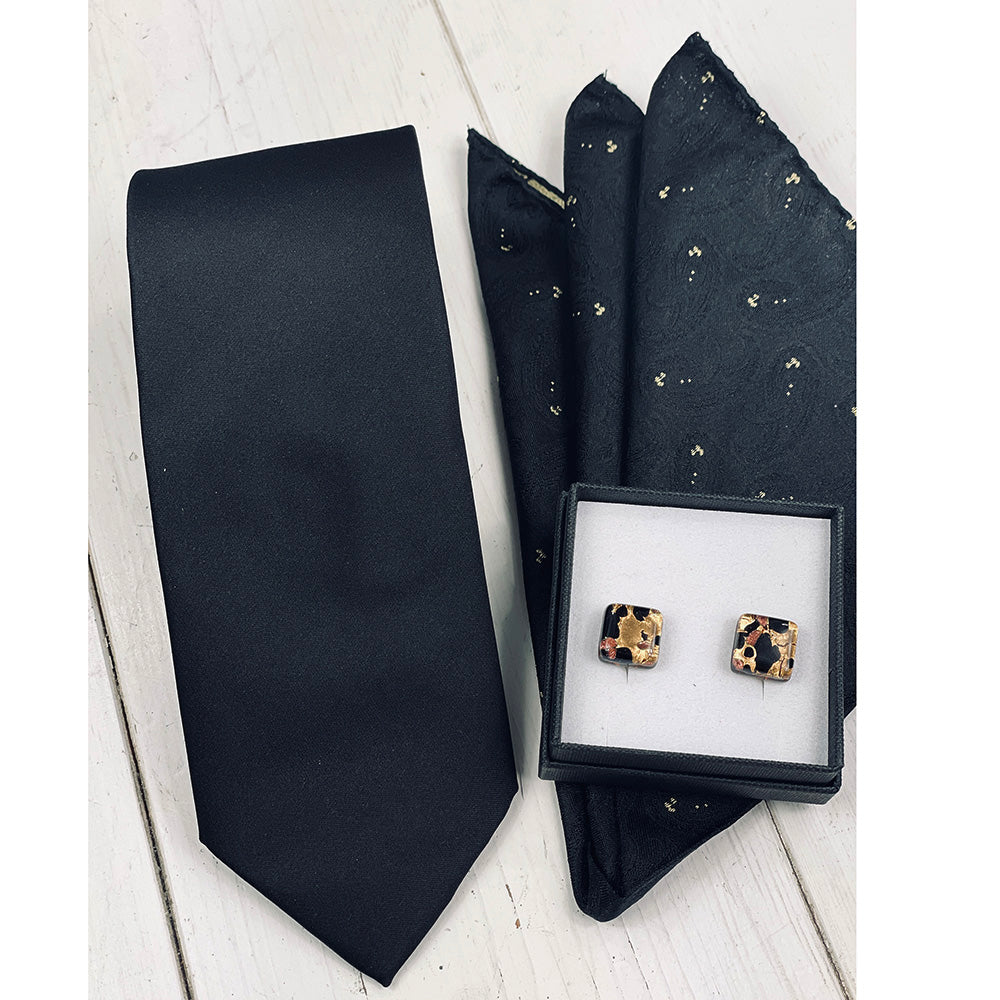 Black pocket square with a golden pattern⎪ Giorgio Redaelli
