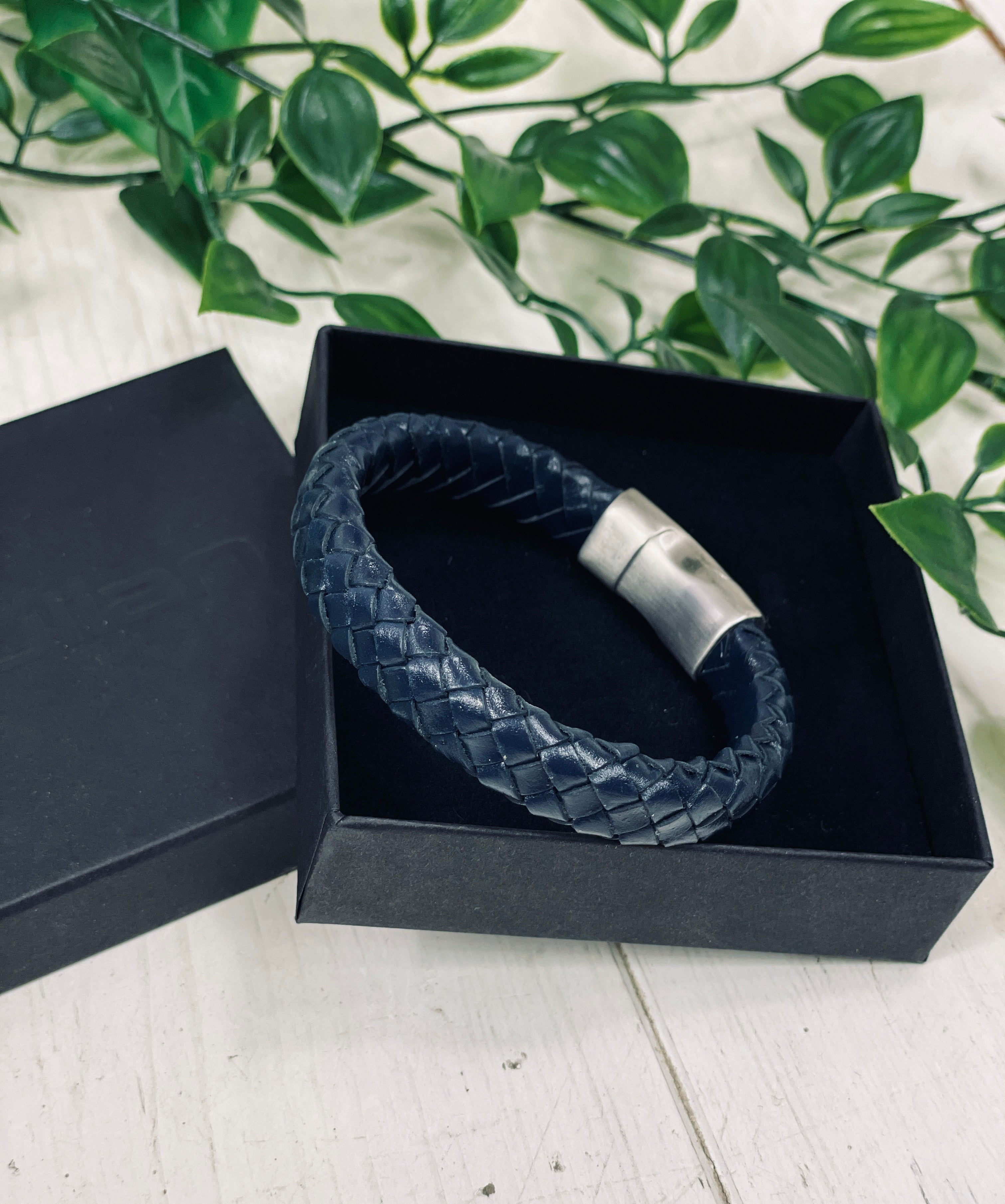Brown leather bracelet ⎪ Malang ⎪ By Julian