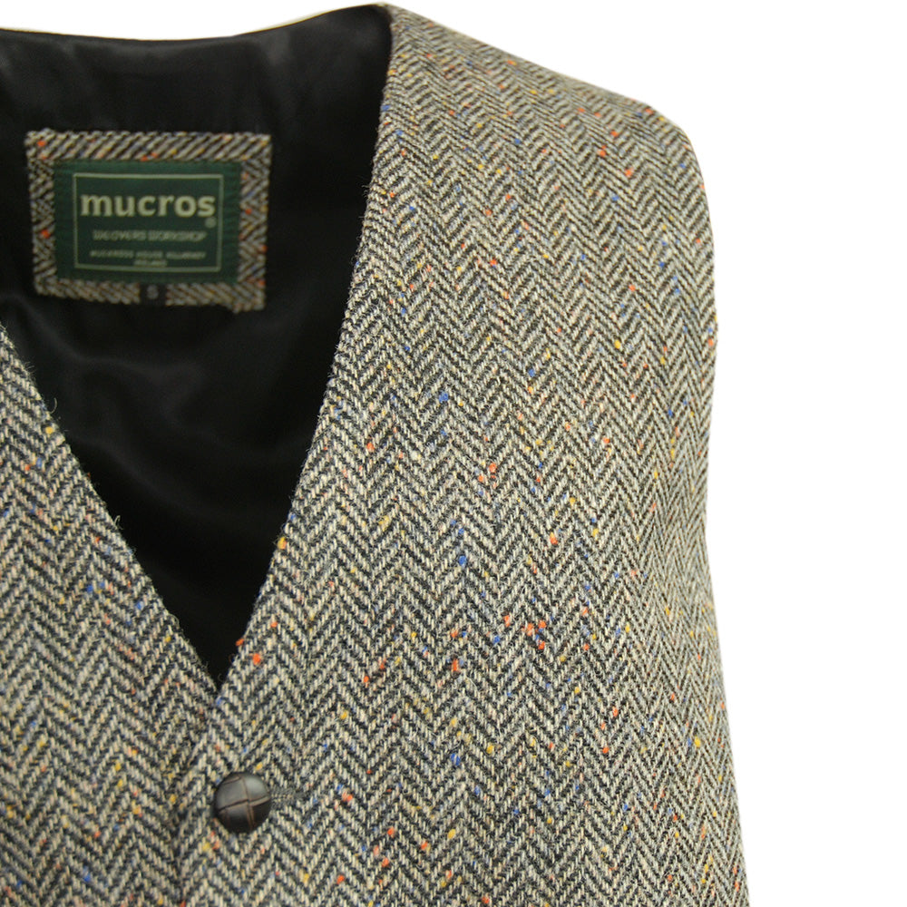 Vaaleanruskea kalanruotokuvio tweed- liivi ⎪ Mucros Weavers