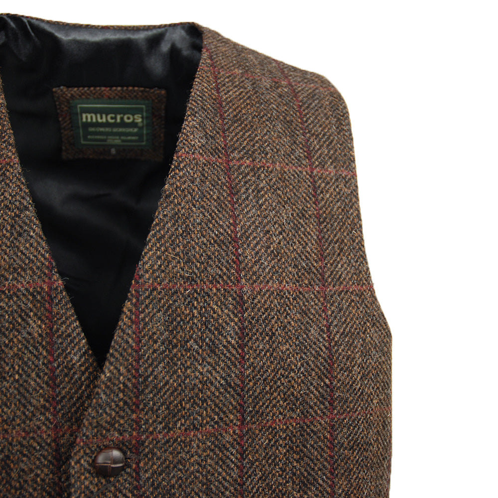 Ruskea ruudullinen tweed- liivi  ⎪ Mucros Weavers