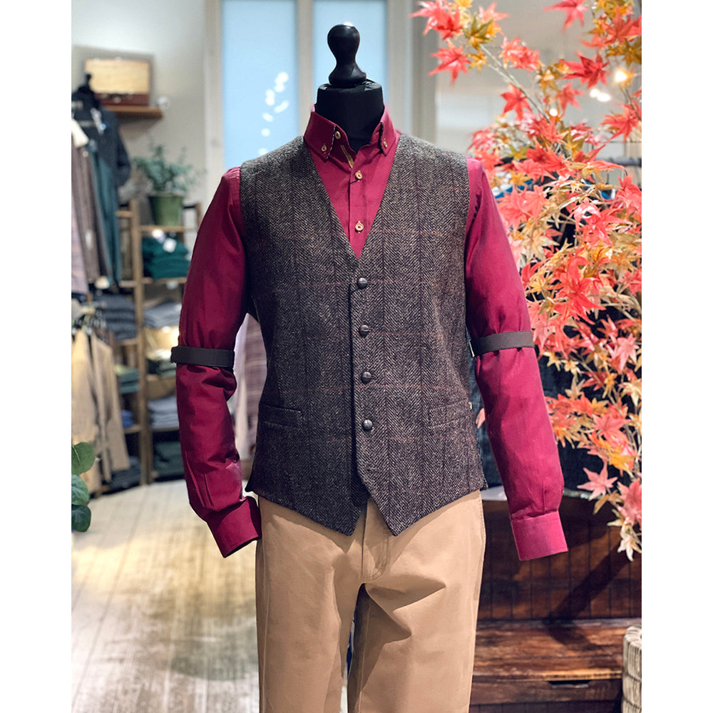 Ruskea ruudullinen tweed- liivi  ⎪ Mucros Weavers