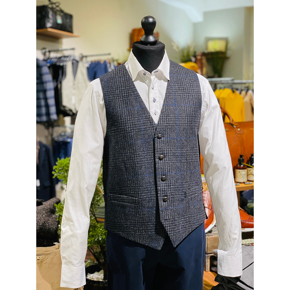 Tummanharmaa ruudullinen tweed- liivi ⎪ Mucros Weavers