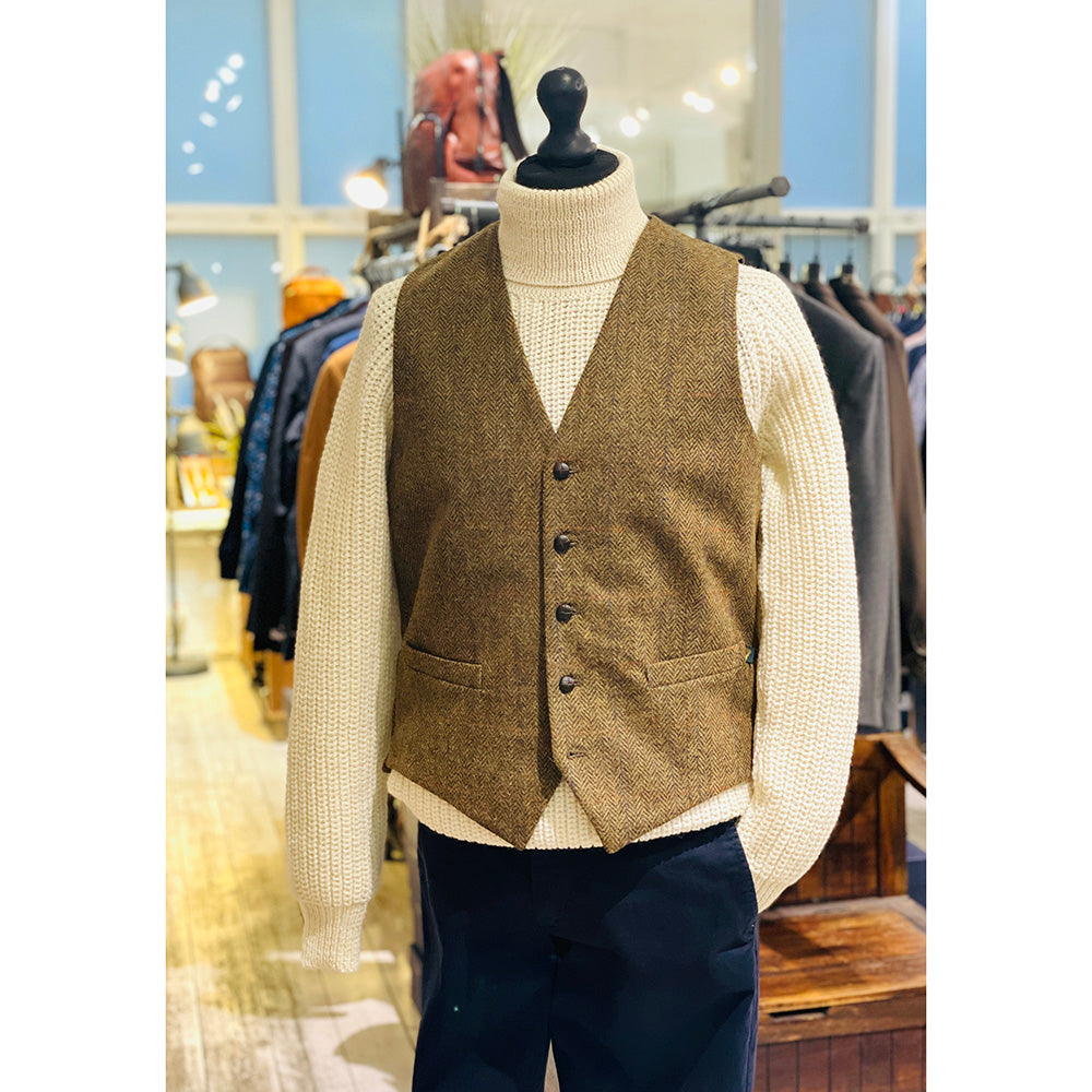 Vaaleanruskea ruudullinen tweed- liivi ⎪ Mucros Weavers