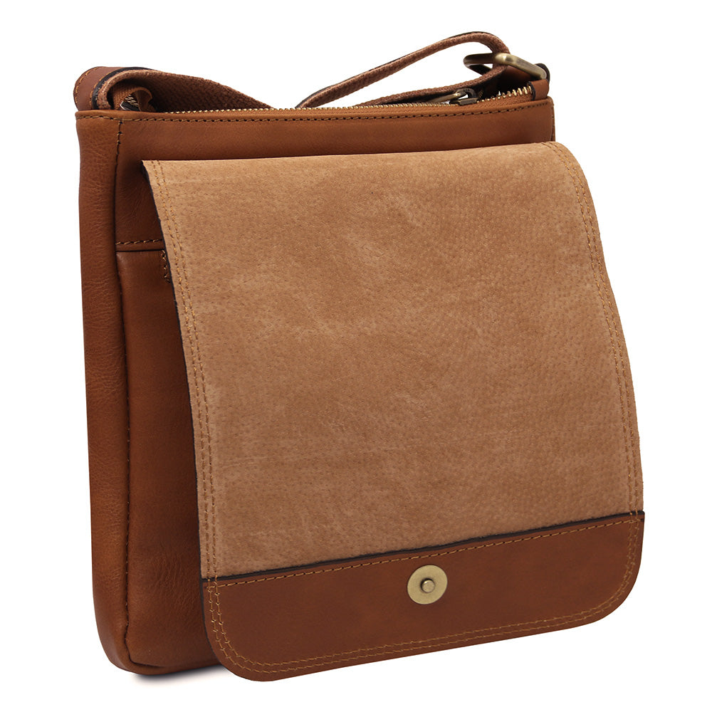 Small honey-colored messenger bag ⎪John ⎪TL