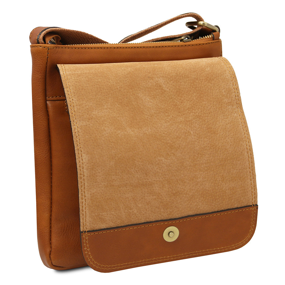 Small honey-colored messenger bag ⎪John ⎪TL