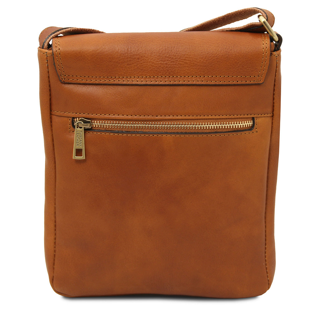 Small honey-colored messenger bag ⎪John ⎪TL