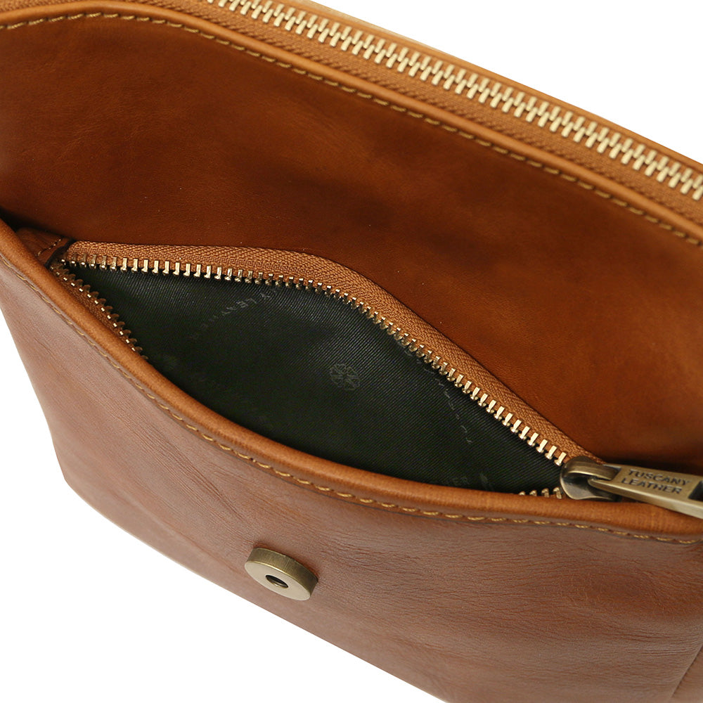 Small honey-colored messenger bag ⎪John ⎪TL