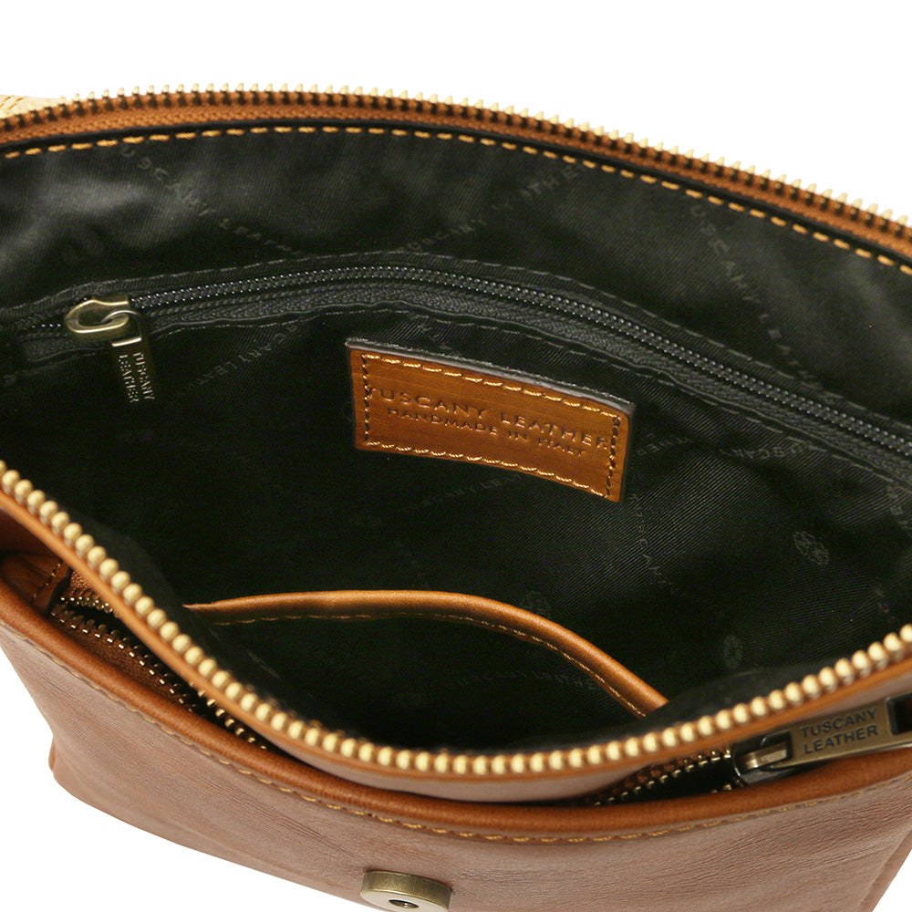 Small honey-colored messenger bag ⎪John ⎪TL