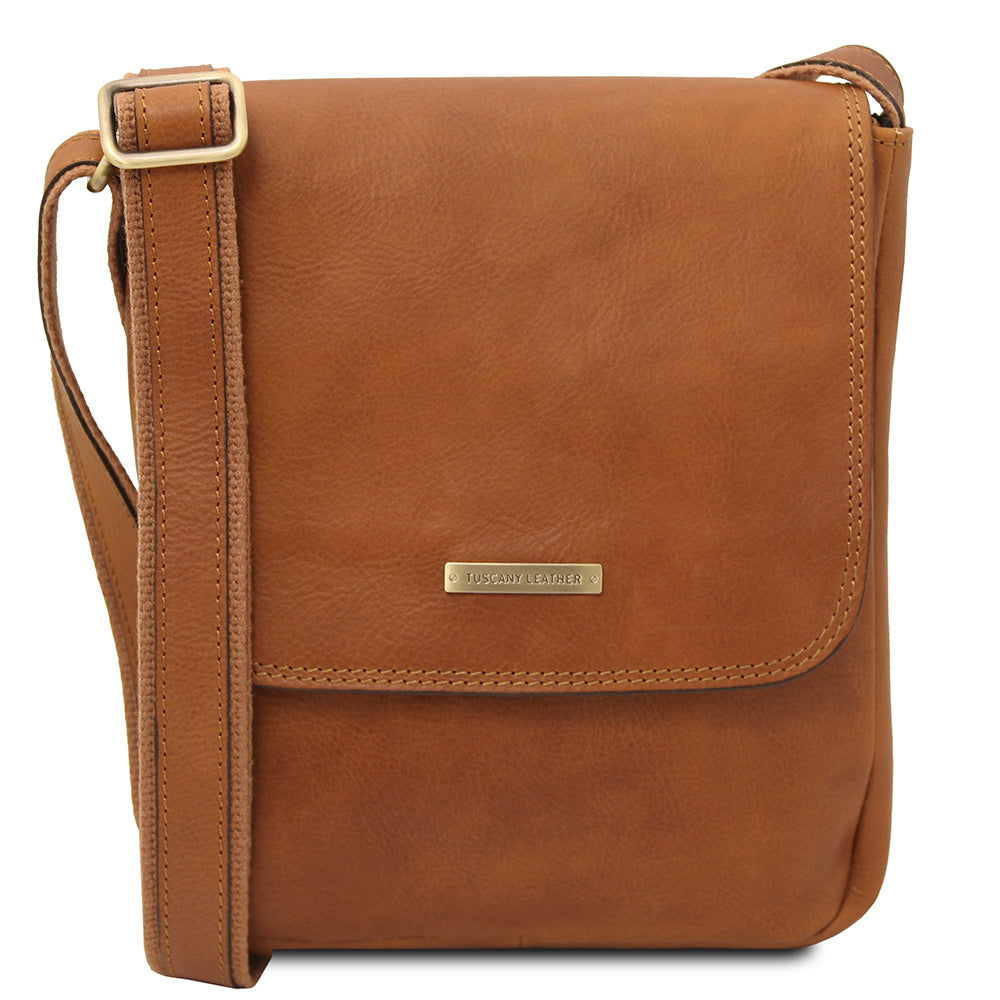 Small honey-colored messenger bag ⎪John ⎪TL