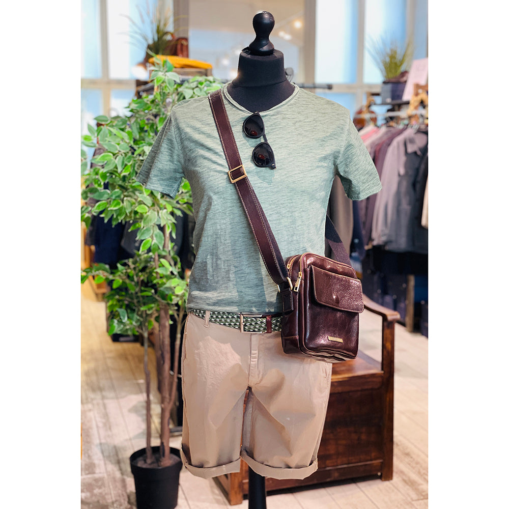 Pieni tummanruskea messenger nahkalaukku ⎪ Larry ⎪ Tuscany Leather