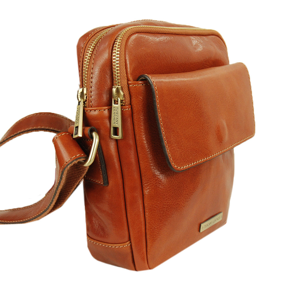 Pieni hunajan värinen messenger nahkalaukku ⎪ Larry ⎪ Tuscany Leather