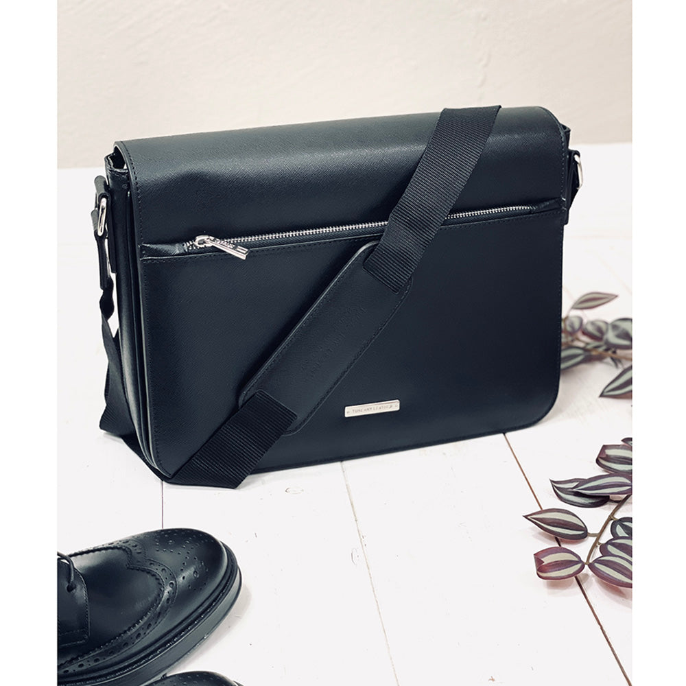 Musta messenger laukku⎪ Saffiano ⎪ Tuscany Leather