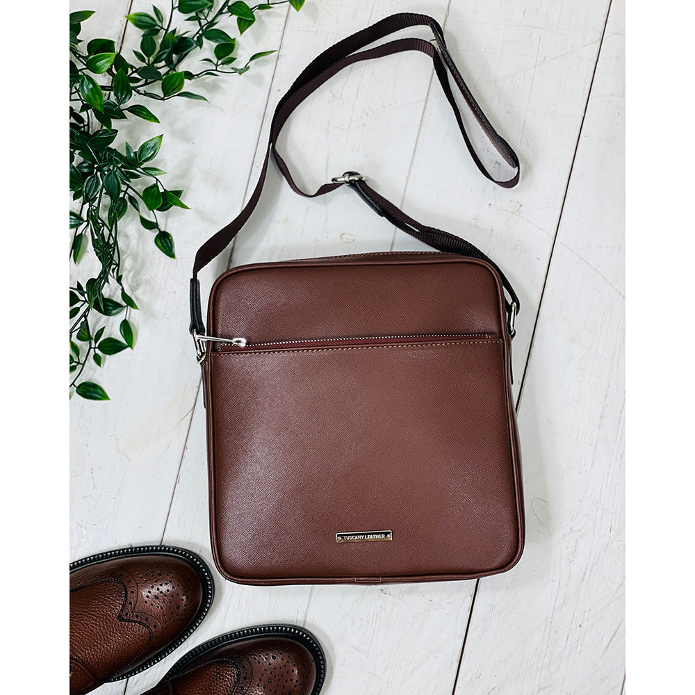 Ruskea pieni messenger laukku⎪ Luke Saffiano ⎪ Tuscany Leather