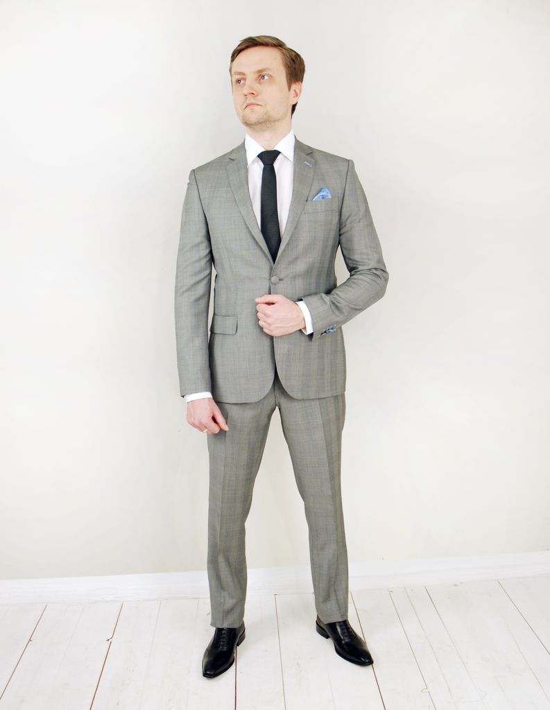 Vaaleanharmaa puku ⎪REDA⎪Reykjavik District