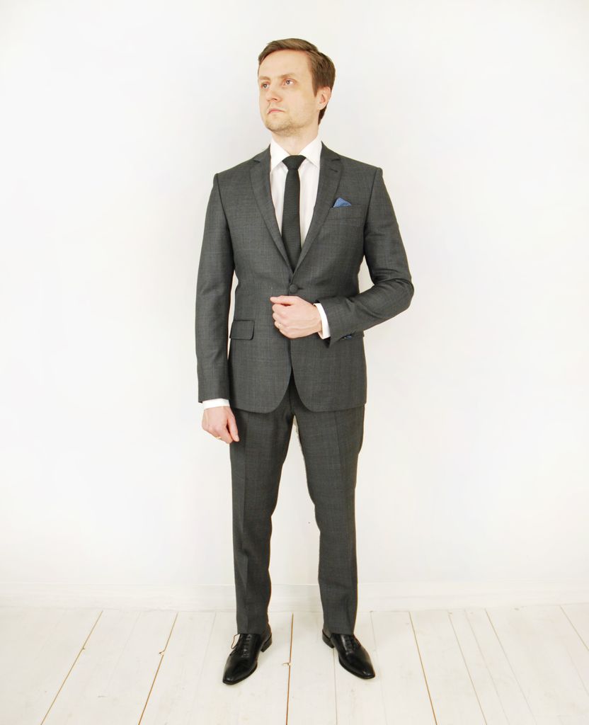 Dark grey suit ⎪REDA⎪Reykjavik District