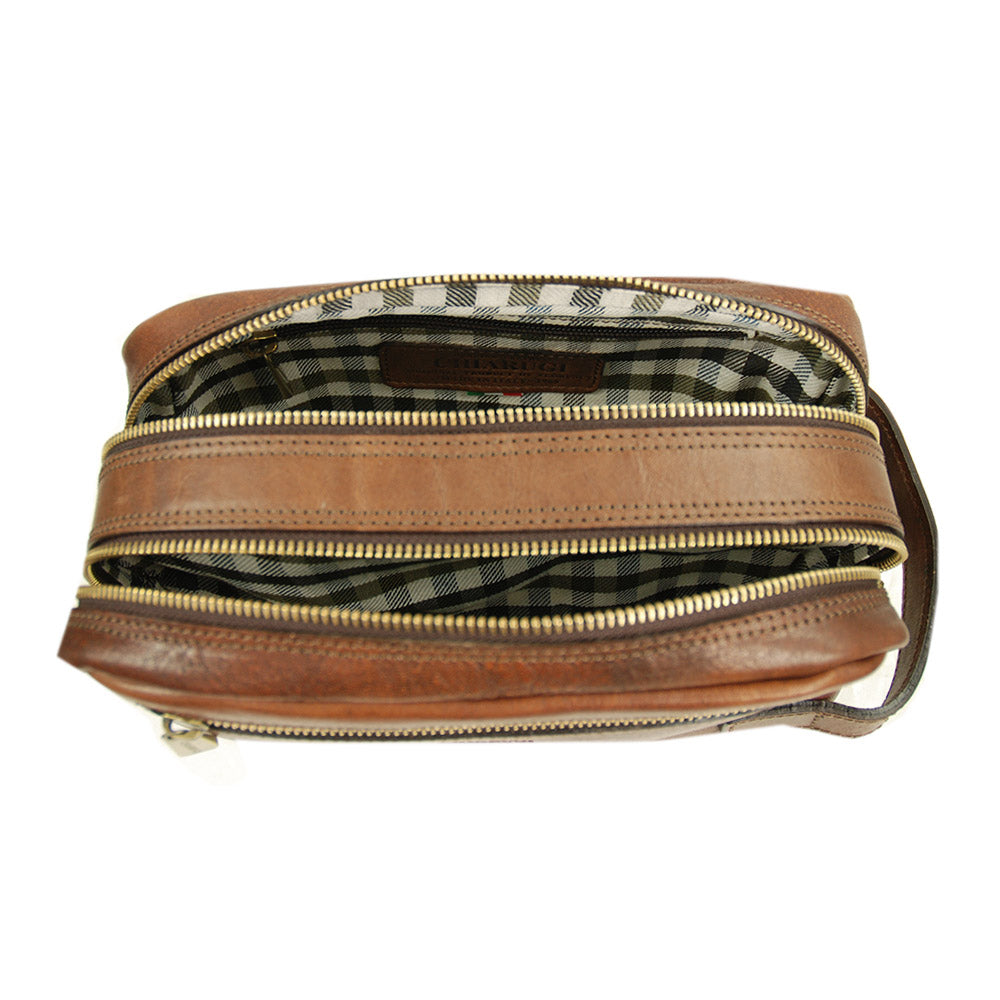 Brown leather toiletry bag ⎪ Old Tuscany ⎪ Chiarugi