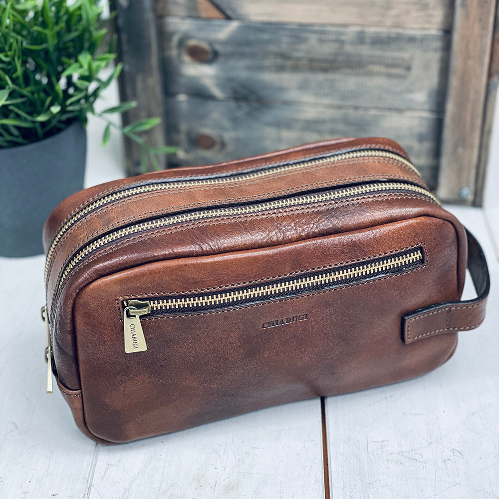 Brown leather toiletry bag ⎪ Old Tuscany ⎪ Chiarugi