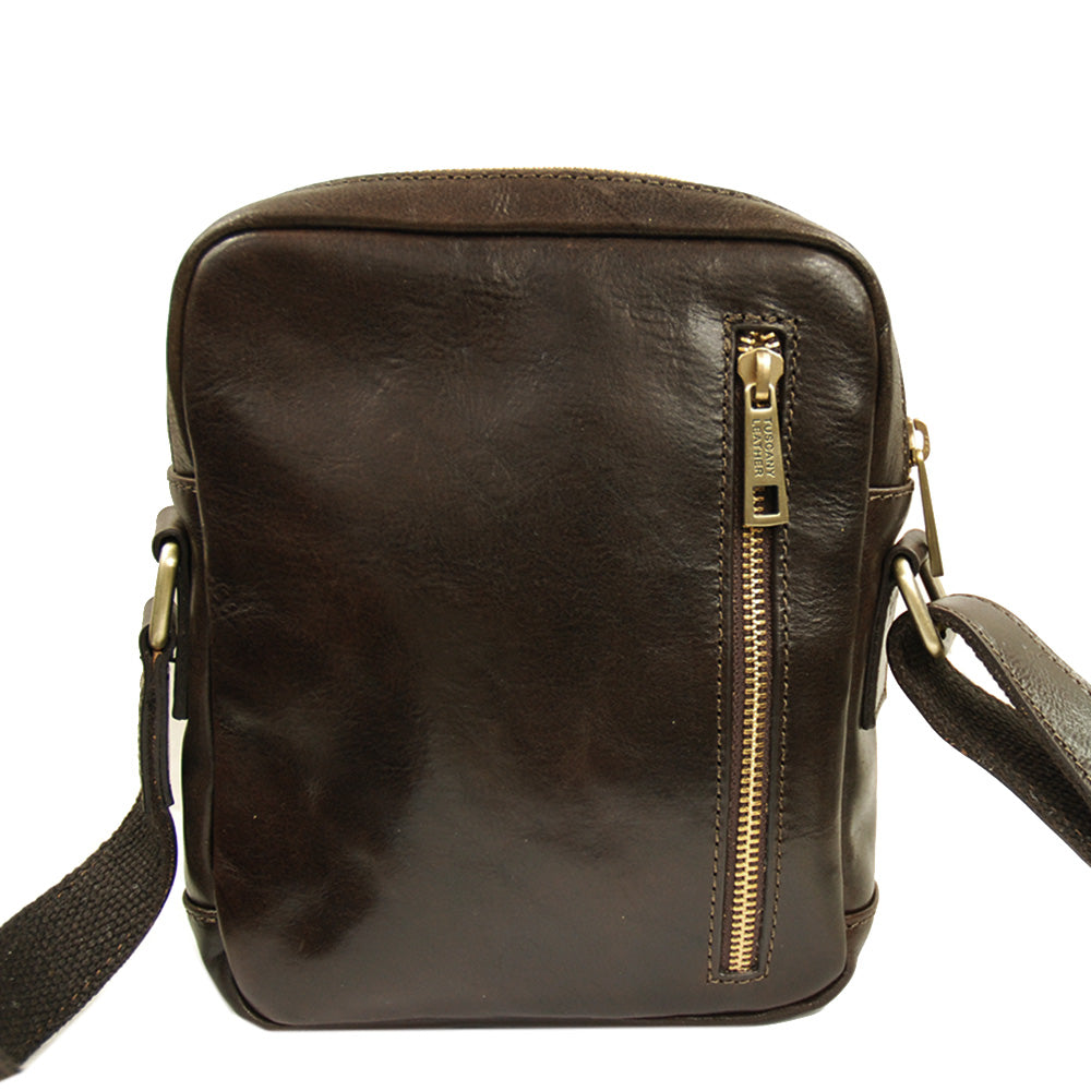 Pieni tummanruskea messenger nahkalaukku ⎪ Larry ⎪ Tuscany Leather