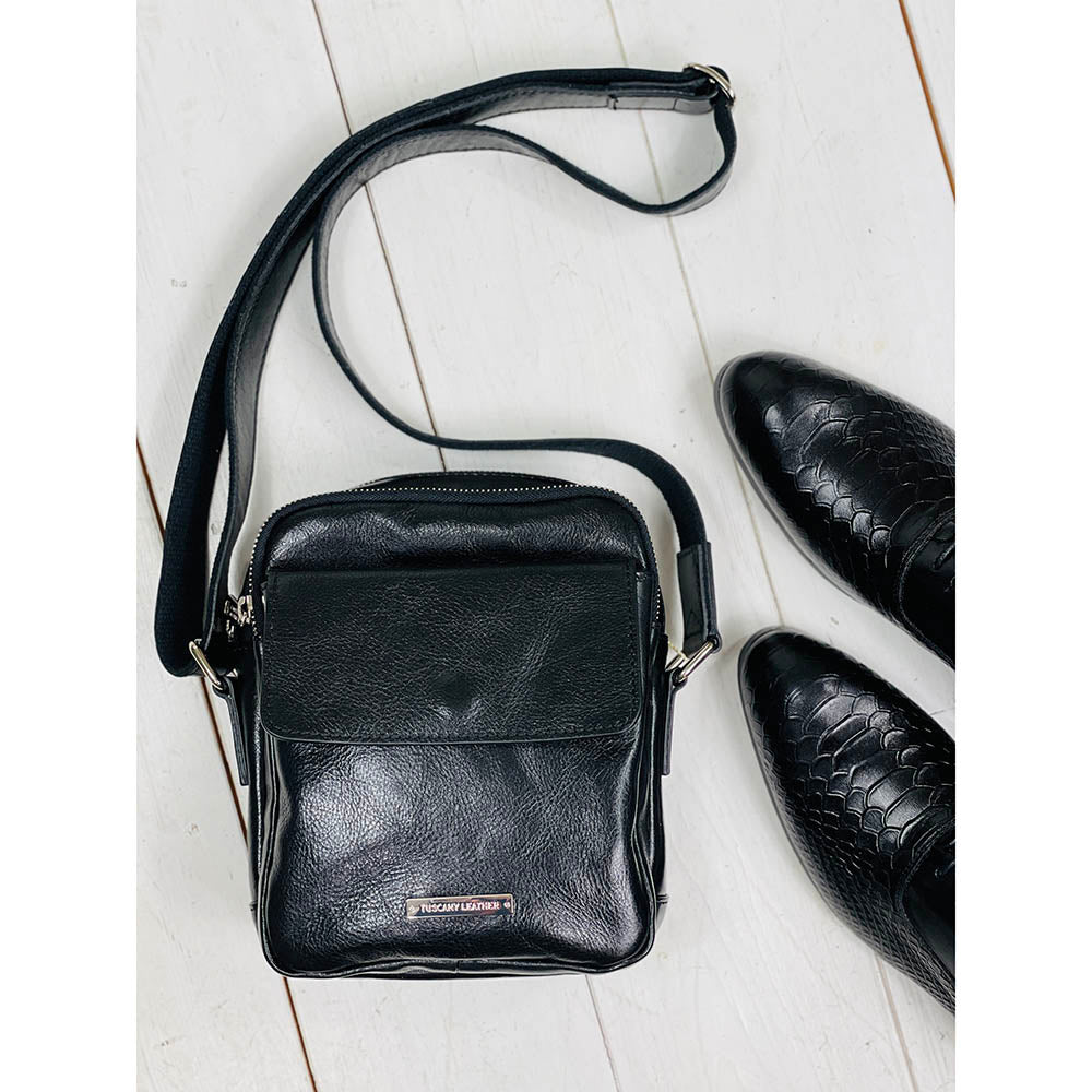 Pieni musta messenger nahkalaukku ⎪ Larry ⎪ Tuscany Leather