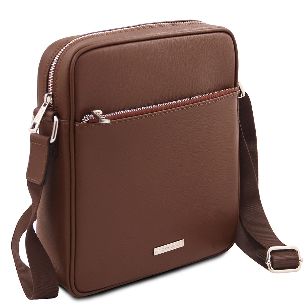 Ruskea pieni messenger laukku⎪ Luke Saffiano ⎪ Tuscany Leather