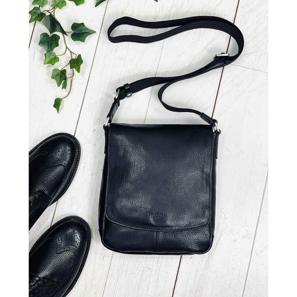 Black messenger leather bag ⎪ Classic City⎪ Chiarugi