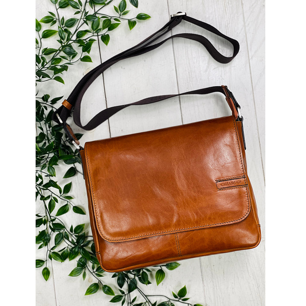 Liten ljusbrun messenger-läderväska   ⎪Chiarugi