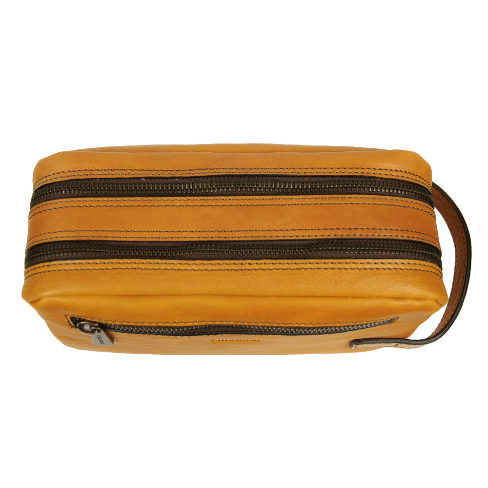 Okrankeltainen nahkainen toilettilaukku ⎪ Old Tuscany ⎪ Chiarugi