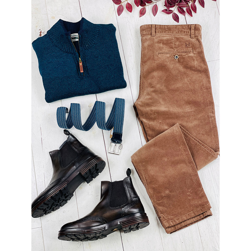 Kastanienbraune Samthosen⎪C. Mikelo