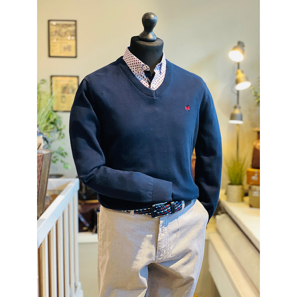 Tummansininen v-aukkoinen puuvillaneule ⎪ Alberto ⎪C. Mikelo