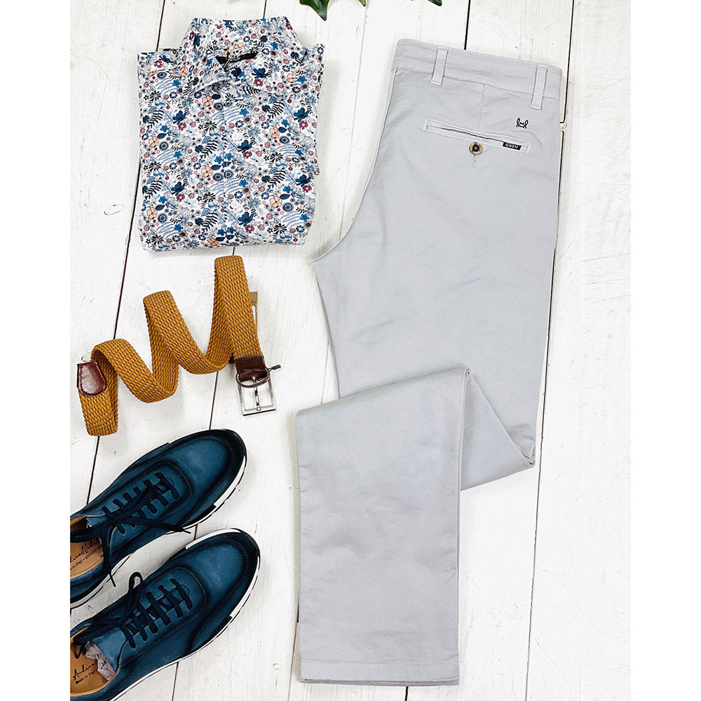 Vaaleanharmaat housut ⎪ Andres Chinos ⎪C. Mikelo