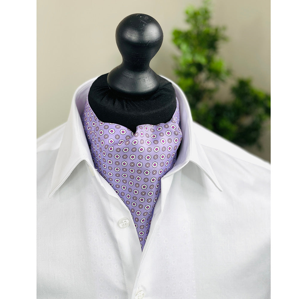 Vaaleanvioletti ascot-huivi ⎪ Giorgio Redaelli