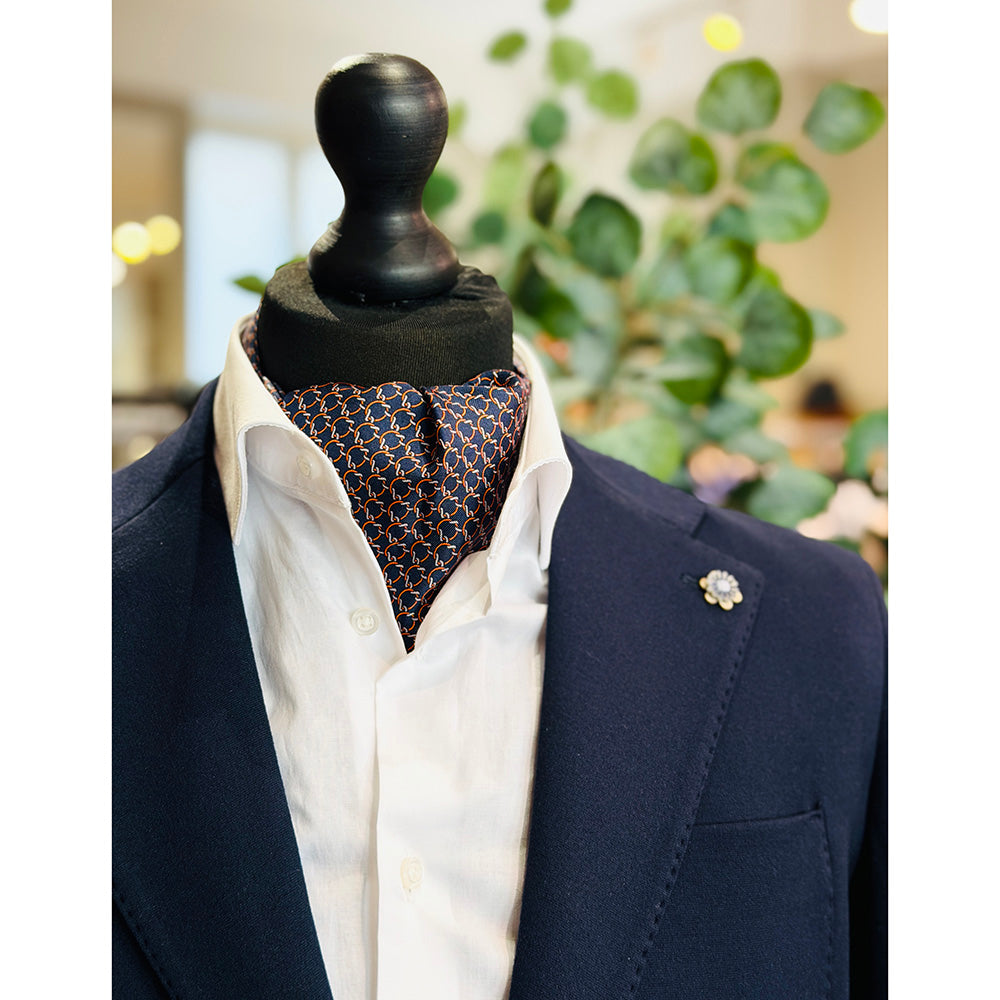 Mörkblå ascot-halsduk med orange mönster⎪Giorgio Redaelli