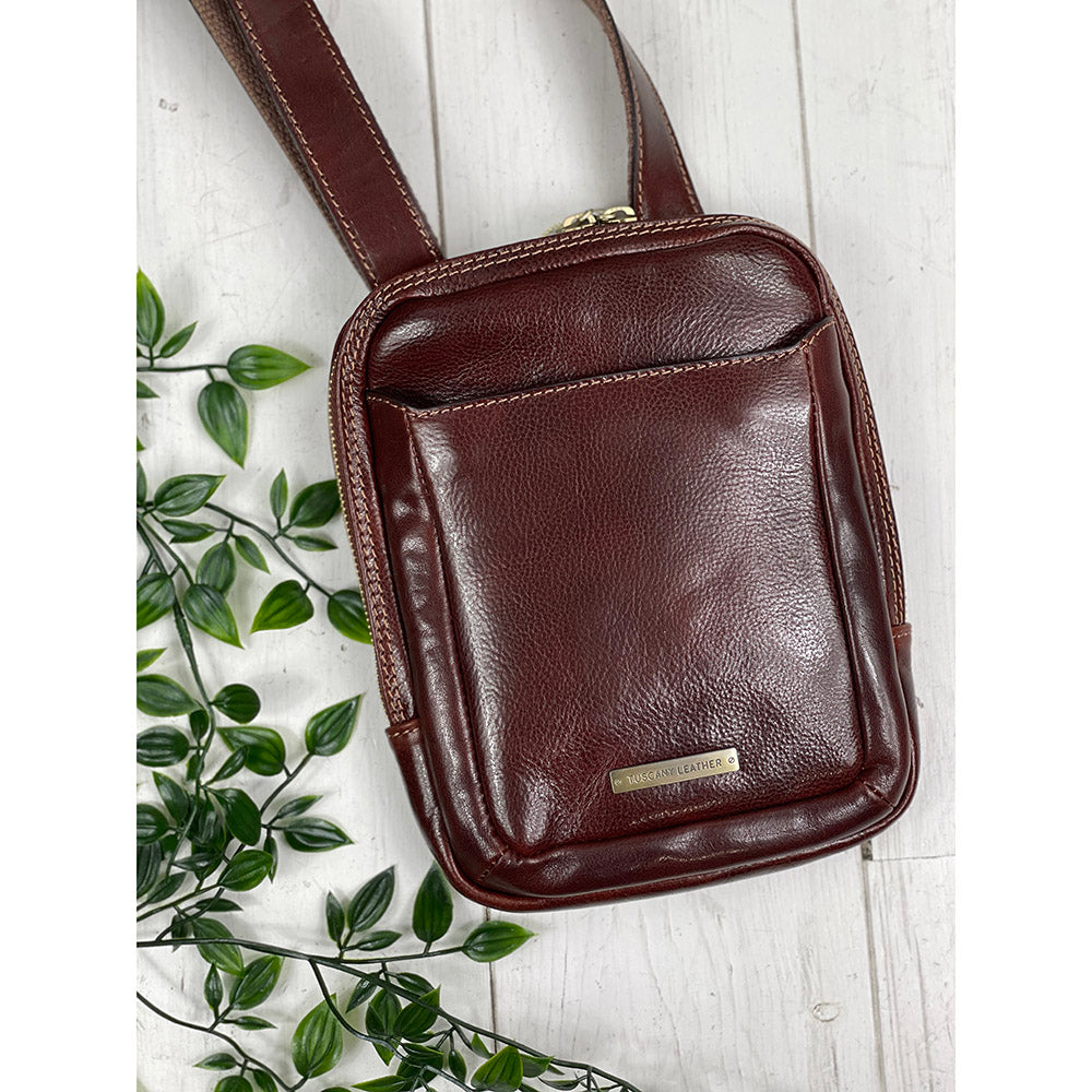 Pieni ruskea messenger laukku ⎪ Mark ⎪ Tuscany Leather