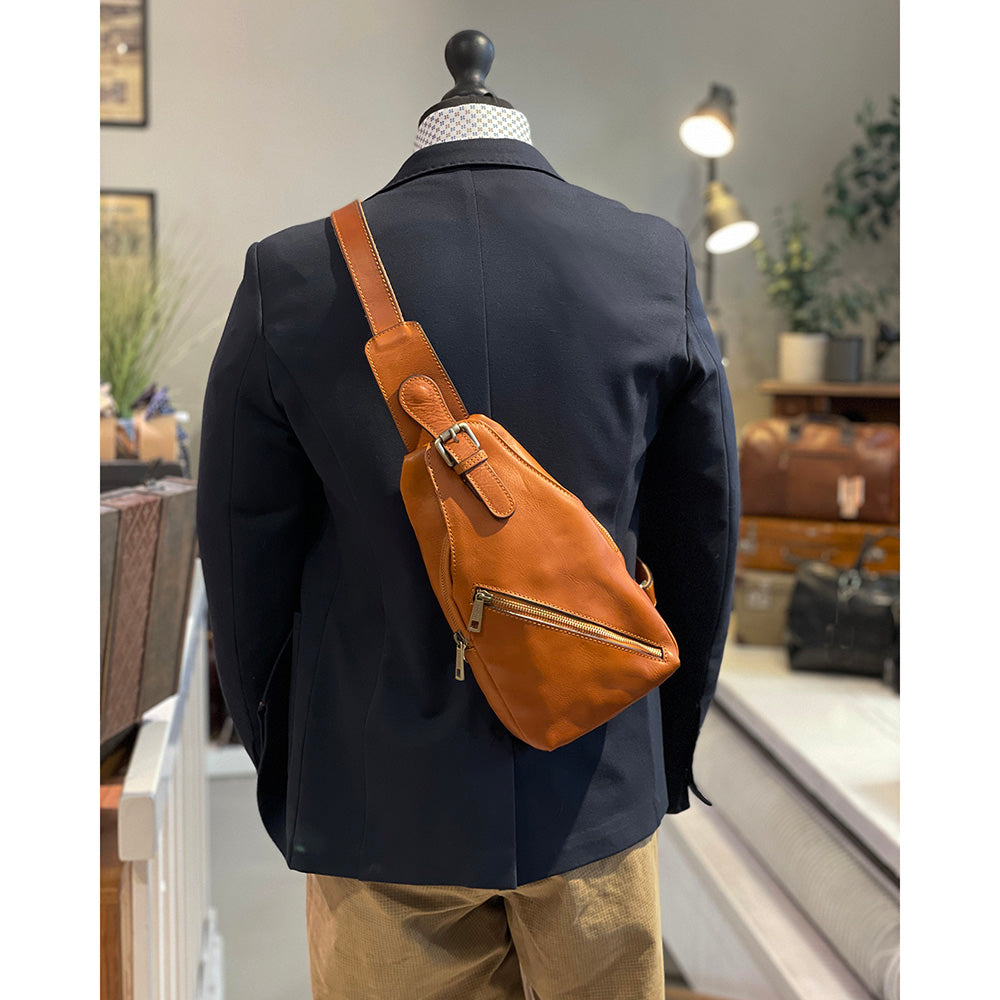 Vaaleanruskea matta crossbody- nahkalaukku  ⎪ Kevin ⎪ Tuscany Leather