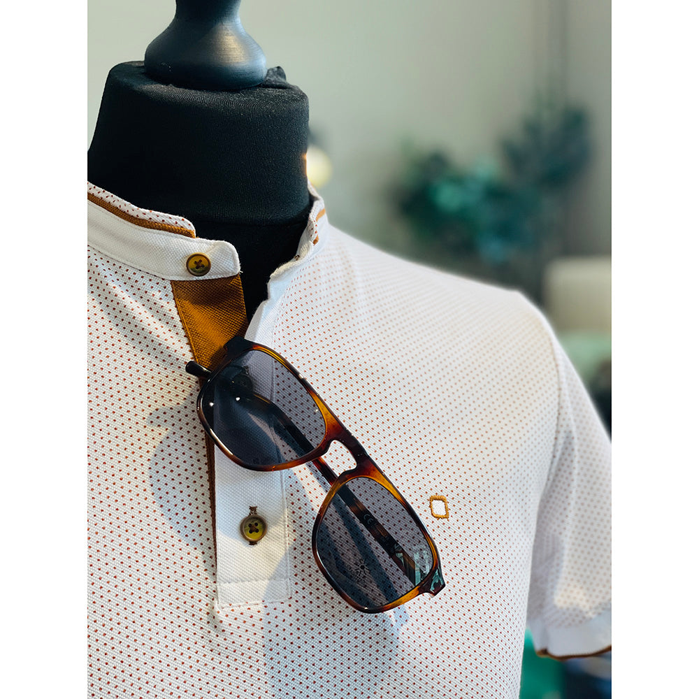 Weißes Poloshirt mit Stehkragen ⎪ Brown Dots ⎪ Y.S. Original