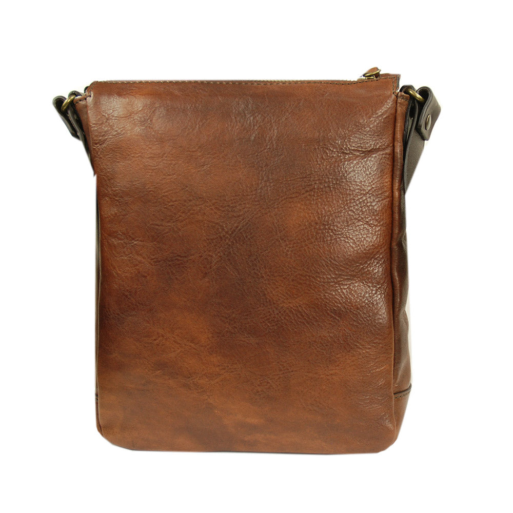 Pieni ruskea messenger laukku taskulla ⎪ Old Tuscany⎪ Chiarugi