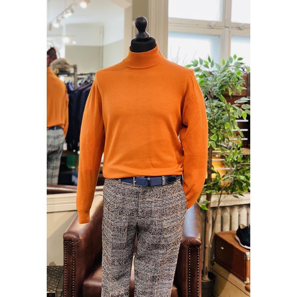 Orange turtleneck sweater ⎪ Malagrida
