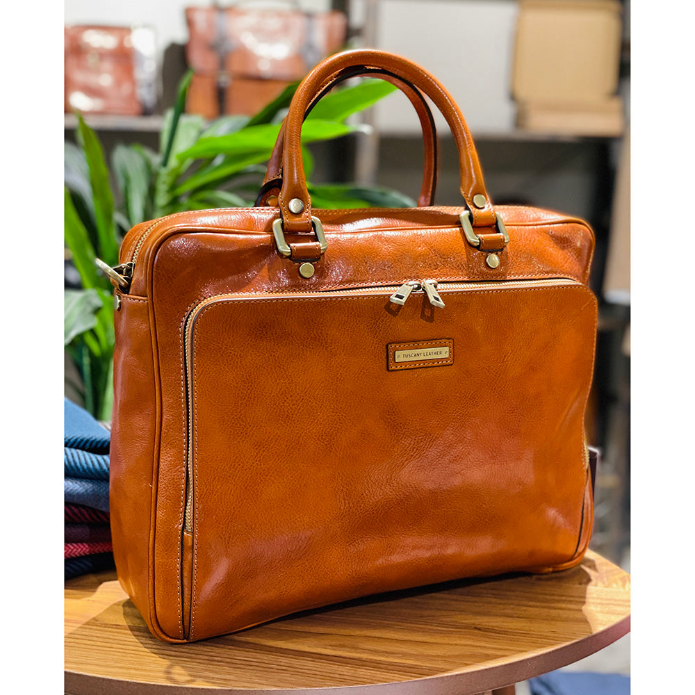 Iso hunajan värinen nahkasalkku 15,6"⎪ Pisa⎪ Tuscany Leather